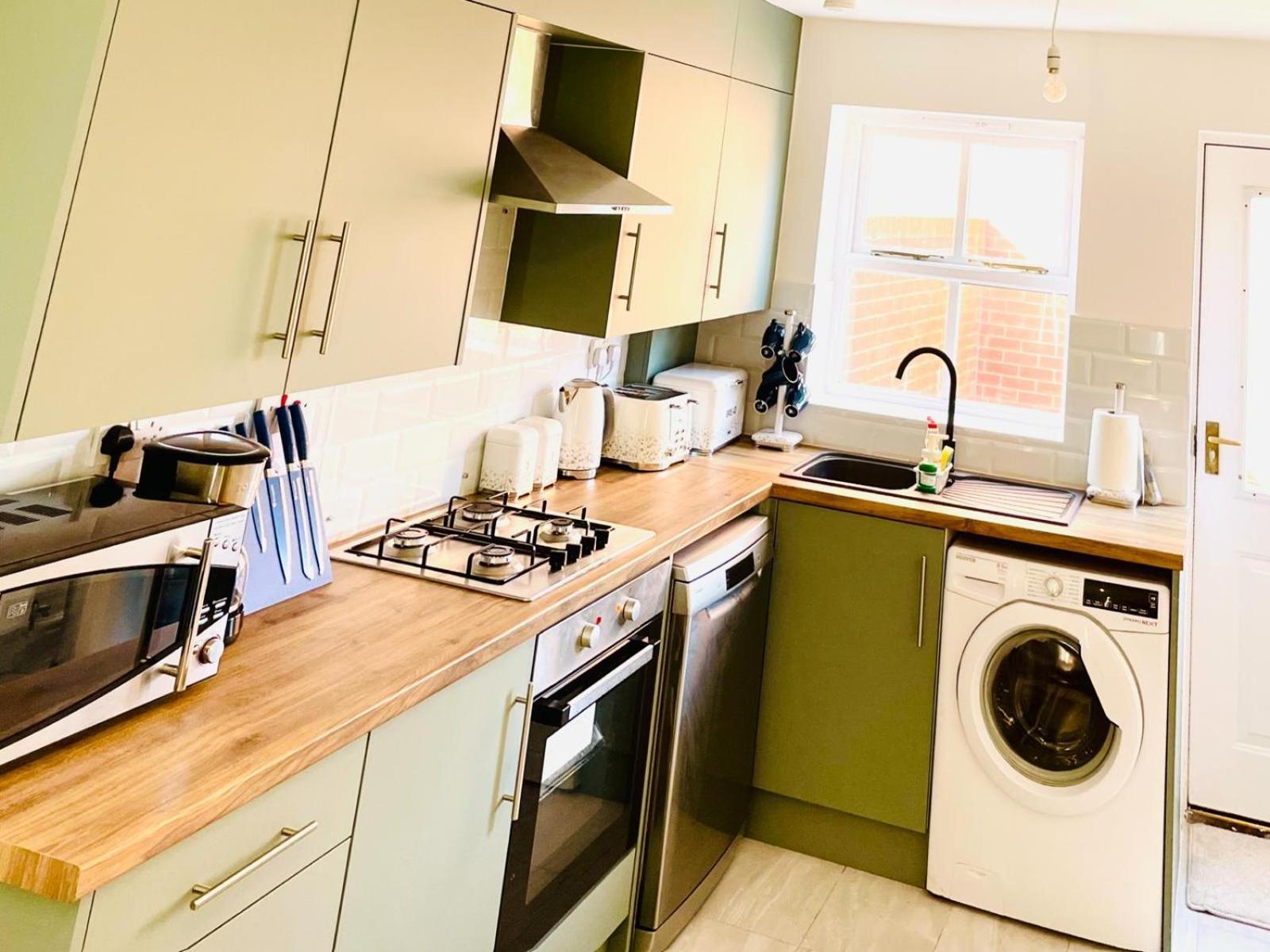 Modern 3 Bedroom Flat Near University & Hulme Park * Manchester