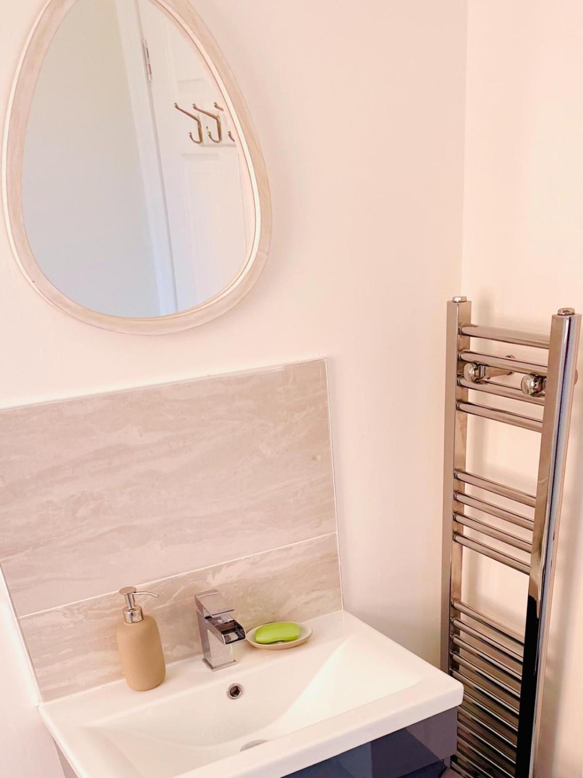 Apartment Modern 3 Bedroom Flat Near University & Hulme Park