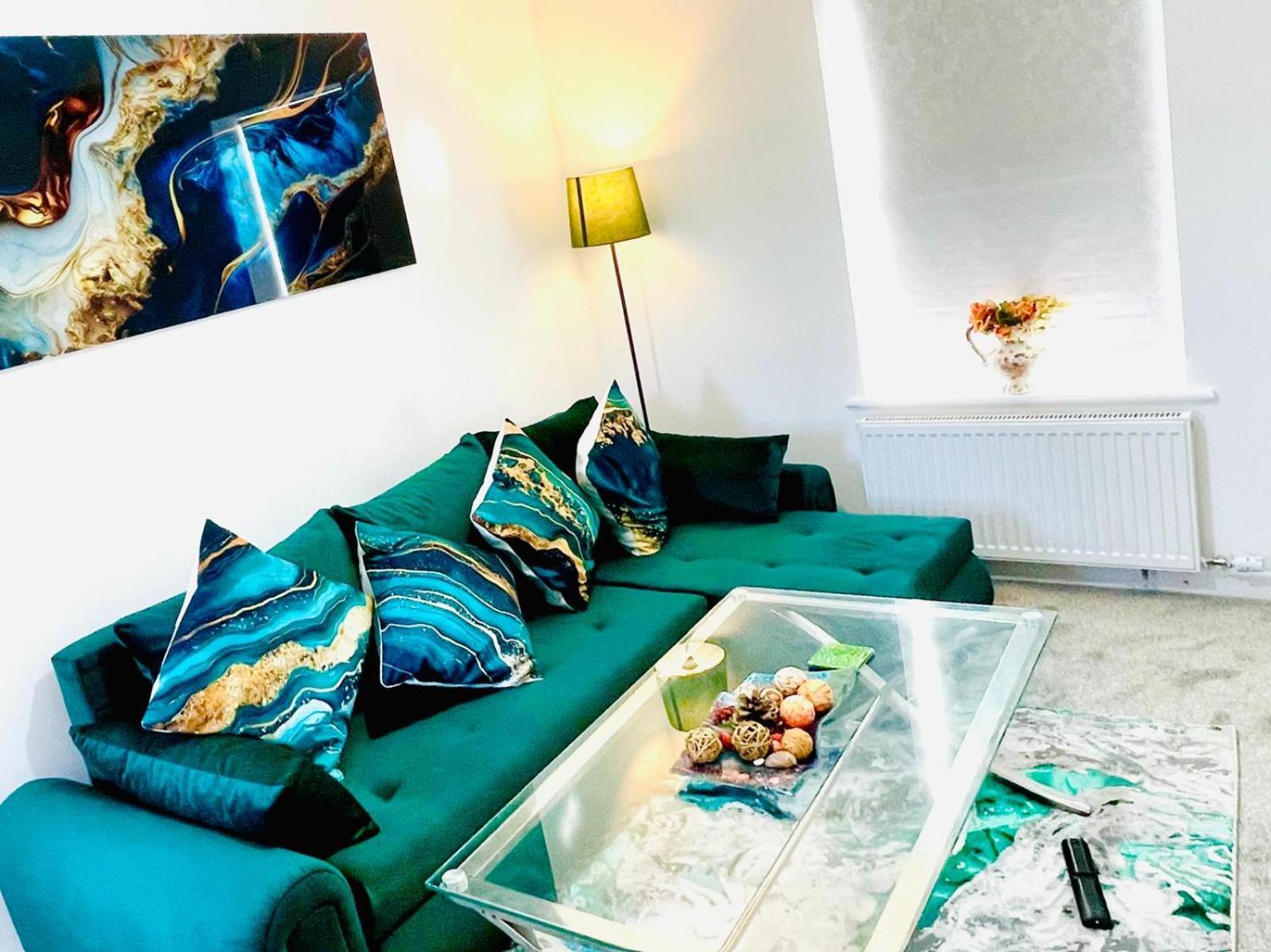 Apartment Modern 3 Bedroom Flat Near University & Hulme Park *