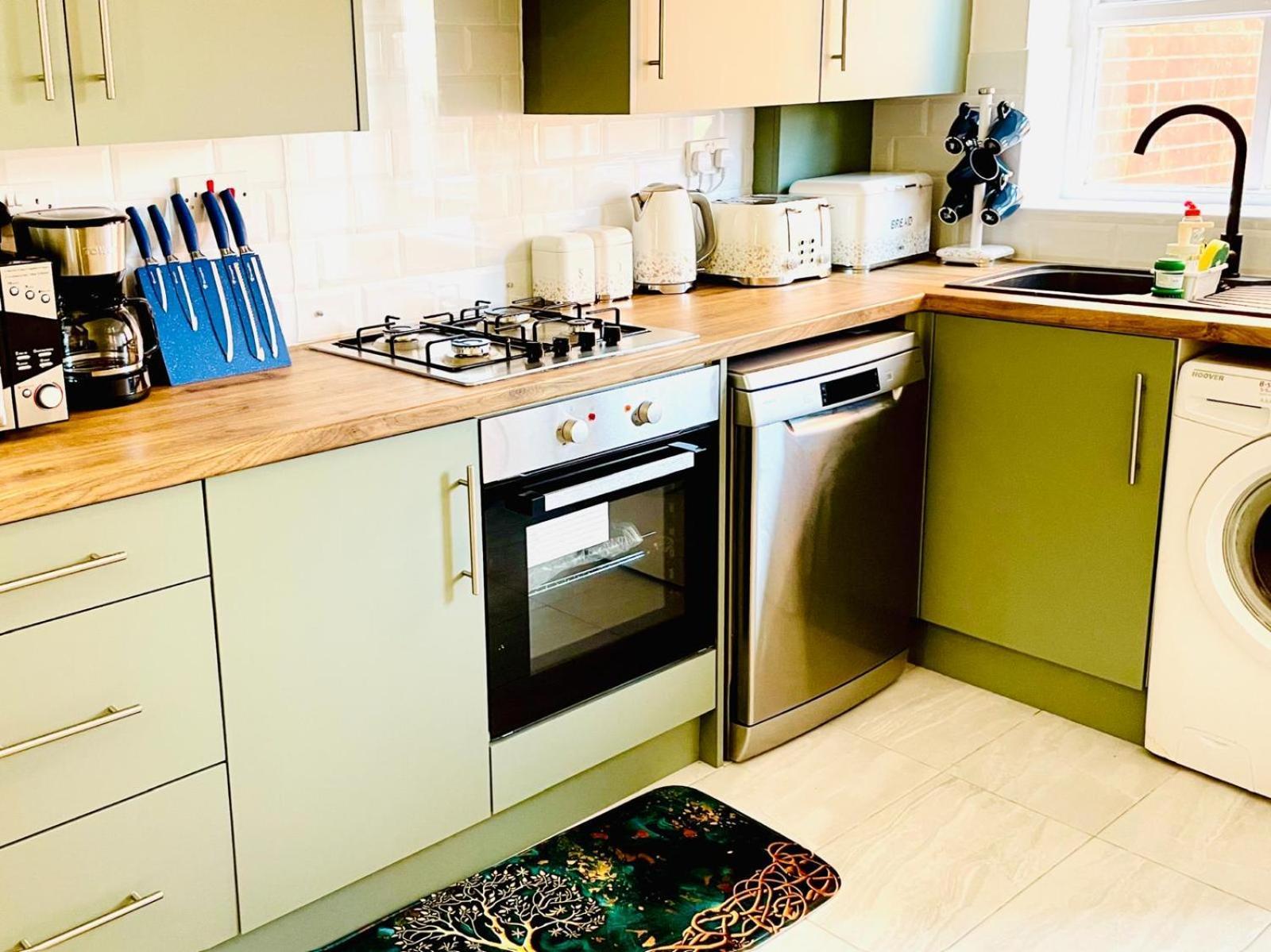 Modern 3 Bedroom Flat Near University & Hulme Park *