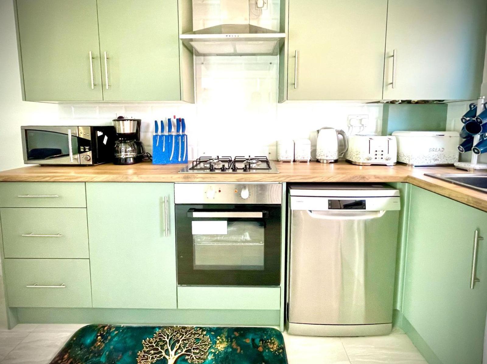 Apartment Modern 3 Bedroom Flat Near University & Hulme Park