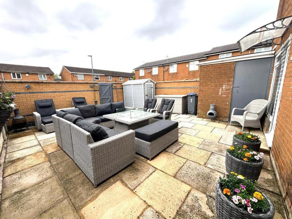Boutique 3bd Opposite Etihad & Coop - Free Parking - Pool Table Holiday home *
