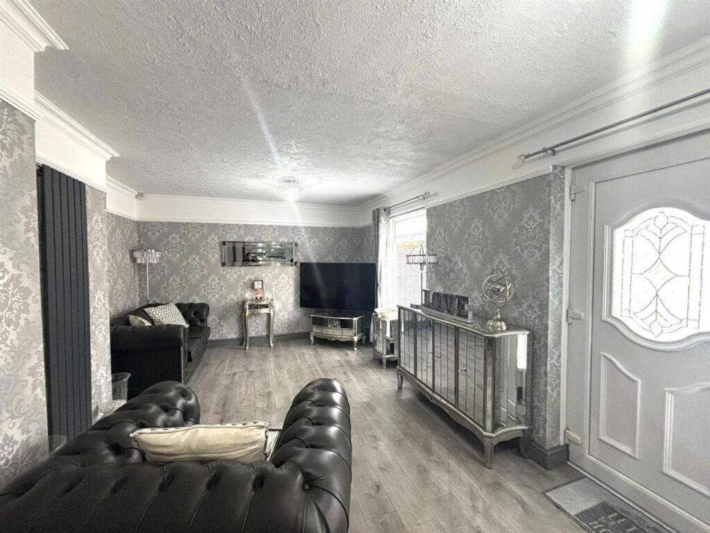 Boutique 3bd Opposite Etihad & Coop - Free Parking - Pool Table * Manchester