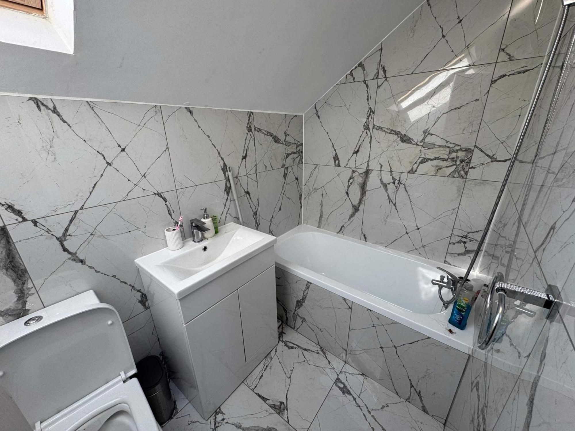 Housesleeps9-patio-parking-familyok Holiday home Manchester