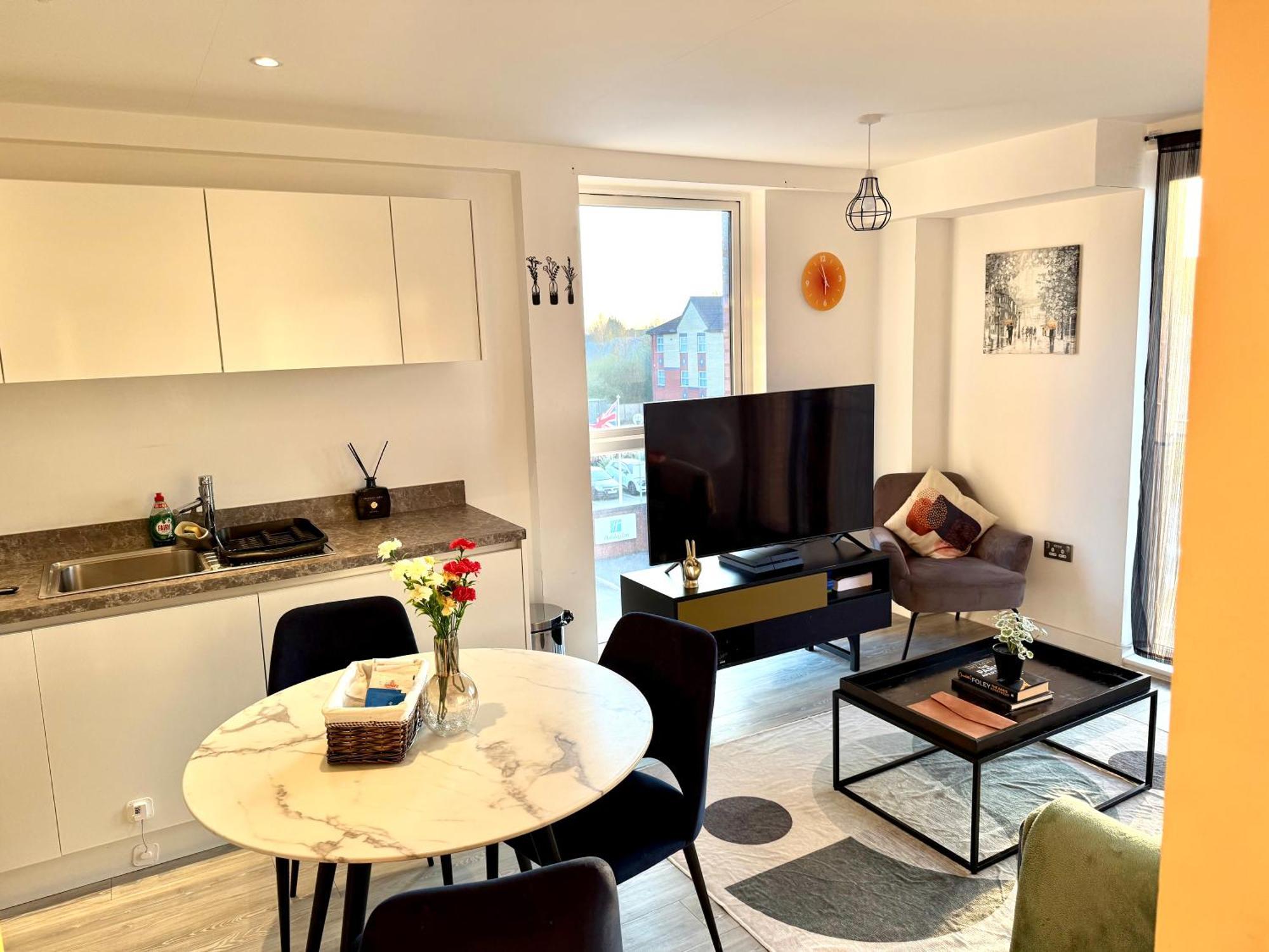 Relaxing 1-bed Flat In Salford With Street Parking *