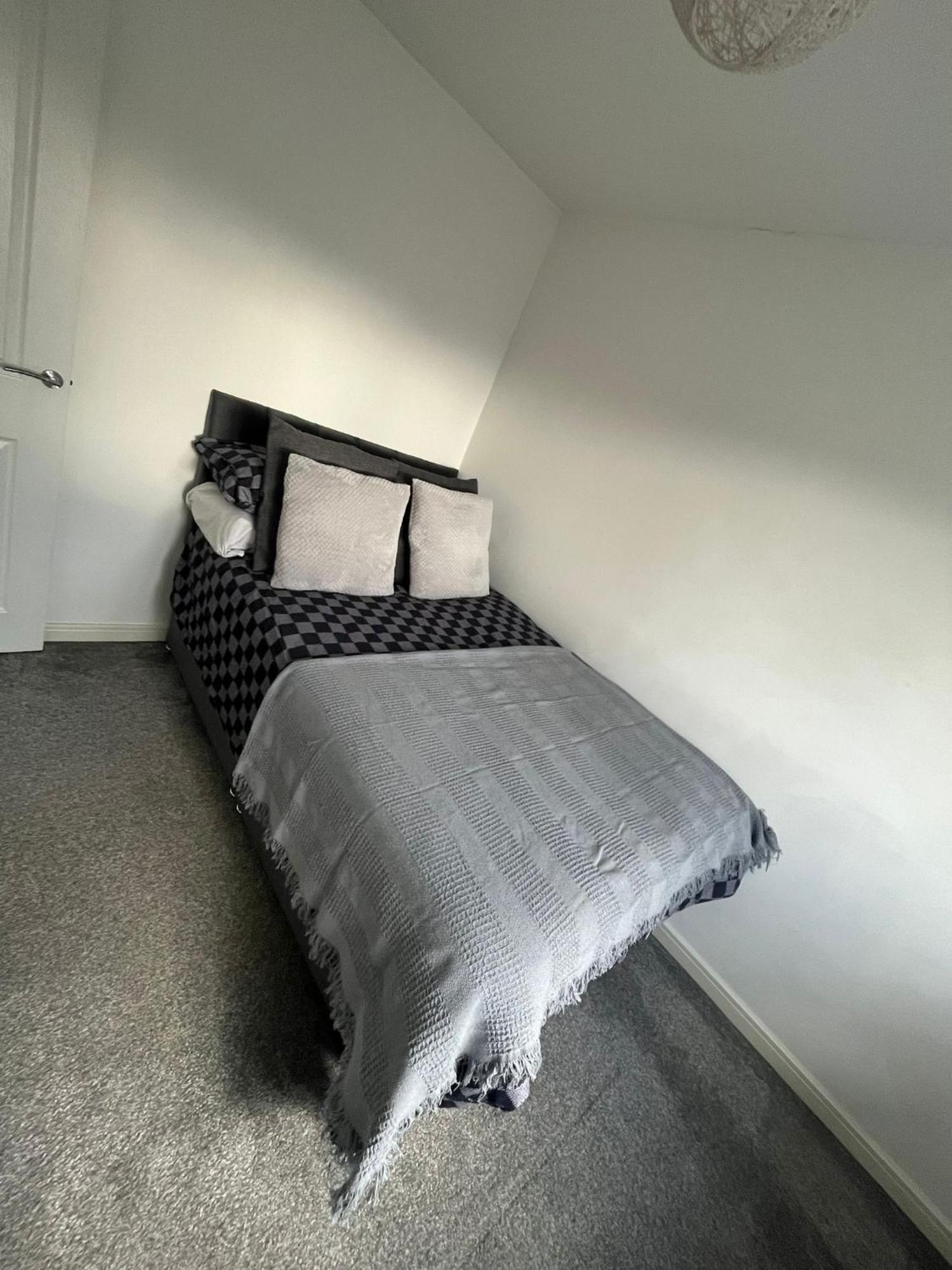 Modern 3 Bed Semi-detached *