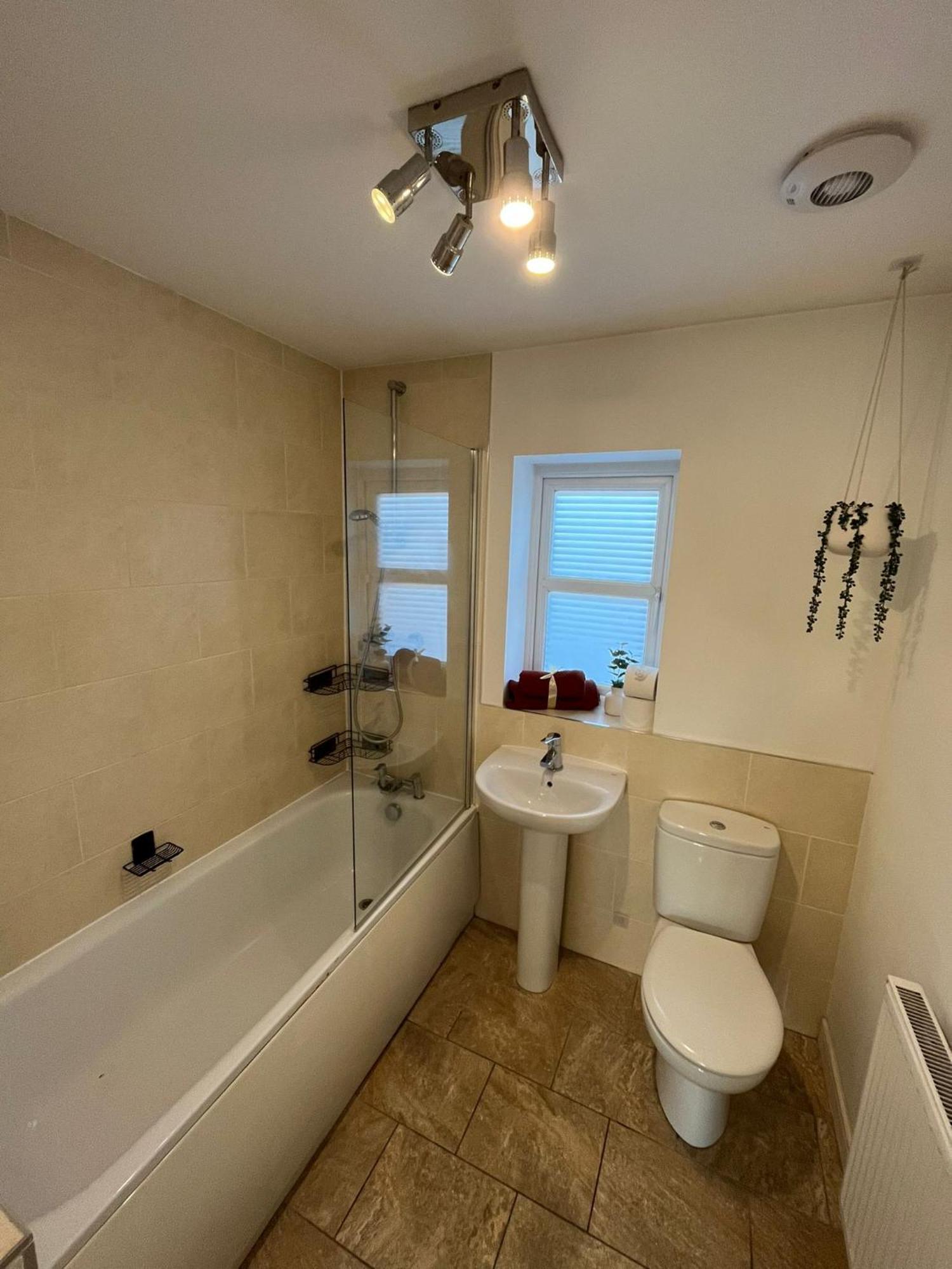 Holiday home Modern 3 Bed Semi-detached Manchester