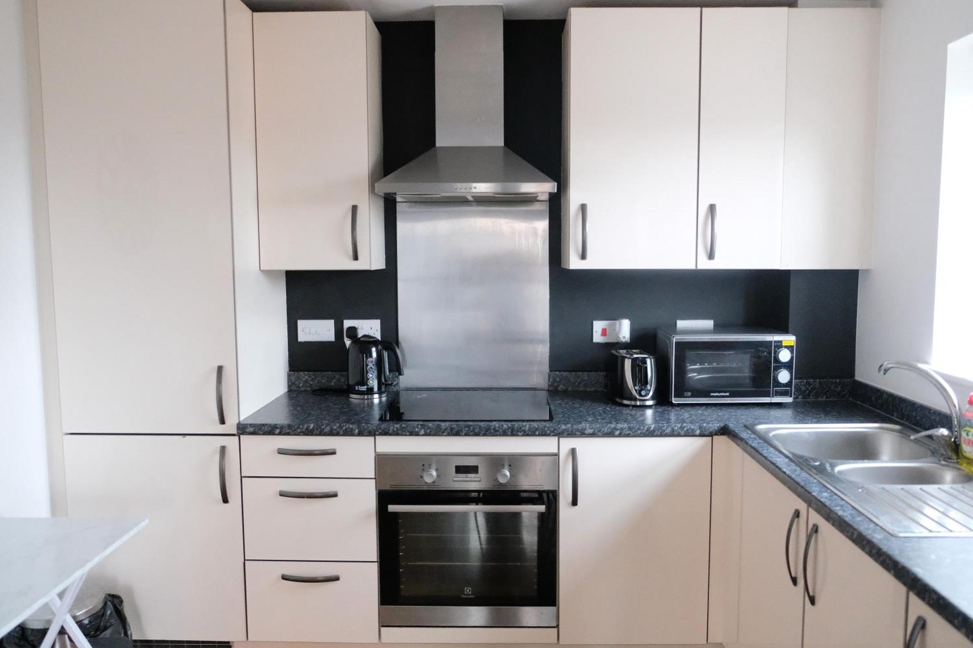 Apartment Bright 1 Bedroom Flat With Parking & Wifi For 3 Guests - Salford Uni, Victoria Station, Ao Arena Manchester