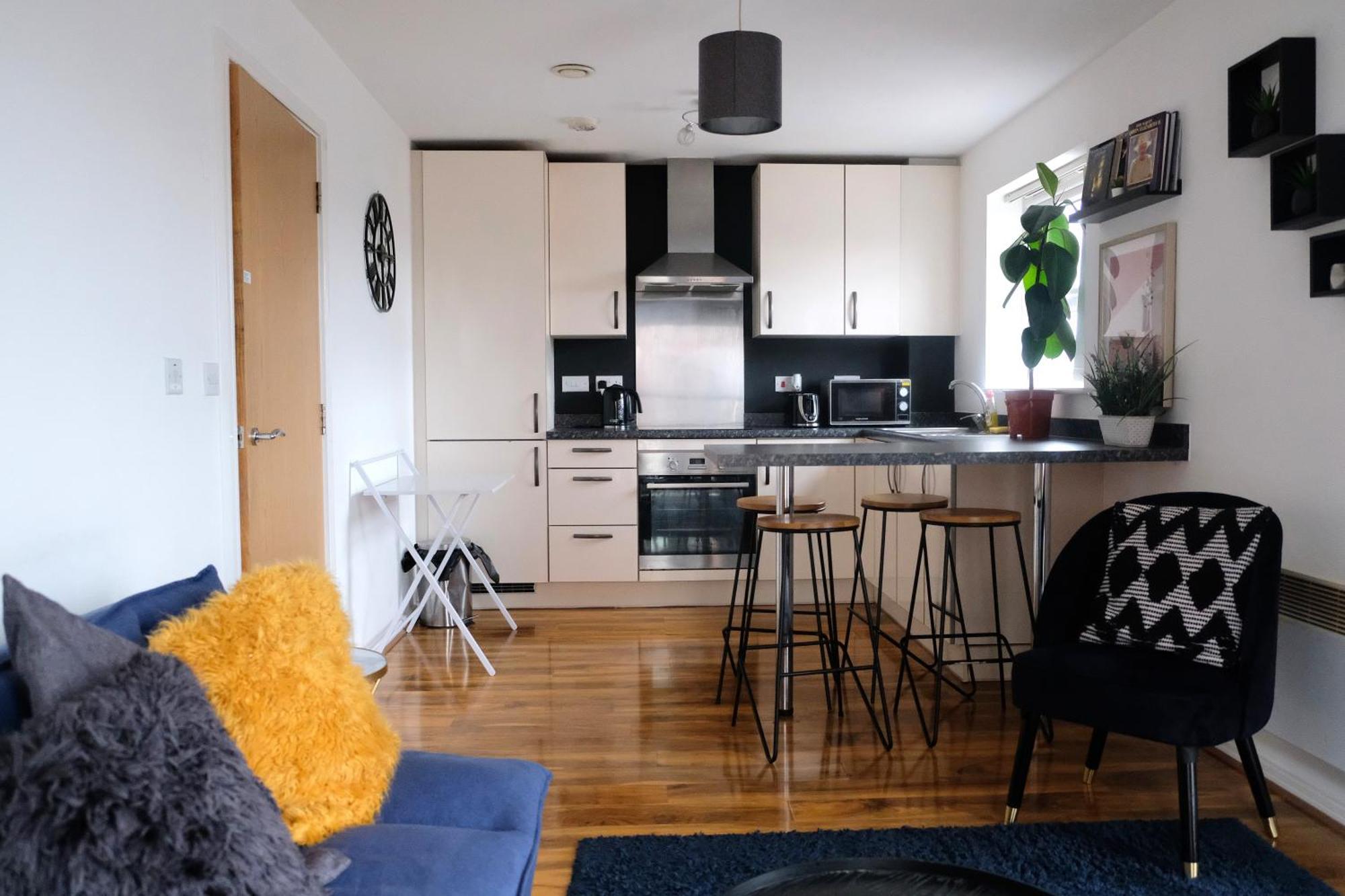 Apartment Bright 1 Bedroom Flat With Parking & Wifi For 3 Guests - Salford Uni, Victoria Station, Ao Arena
