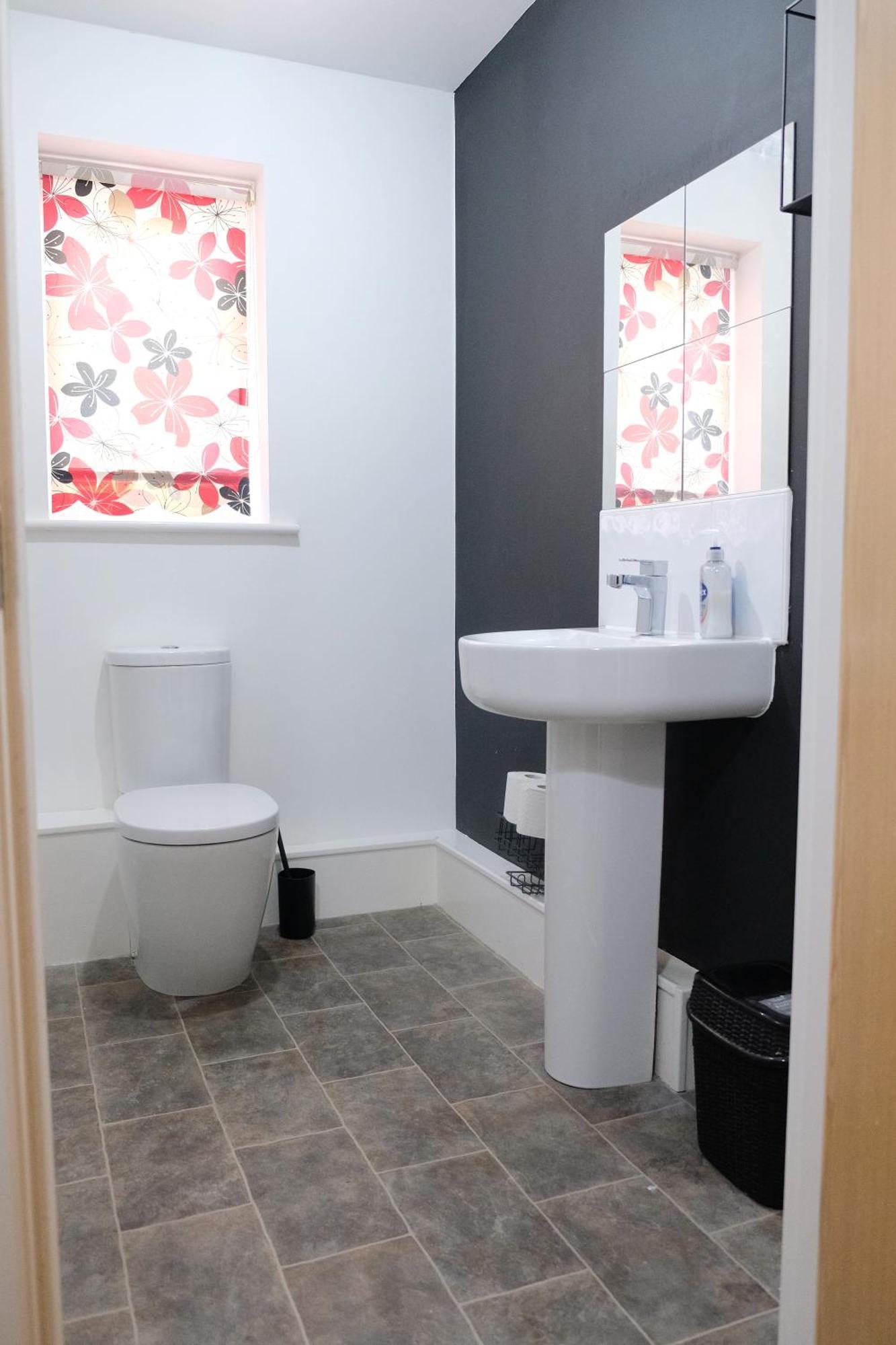 Bright 1 Bedroom Flat With Parking & Wifi For 3 Guests - Salford Uni, Victoria Station, Ao Arena Apartment