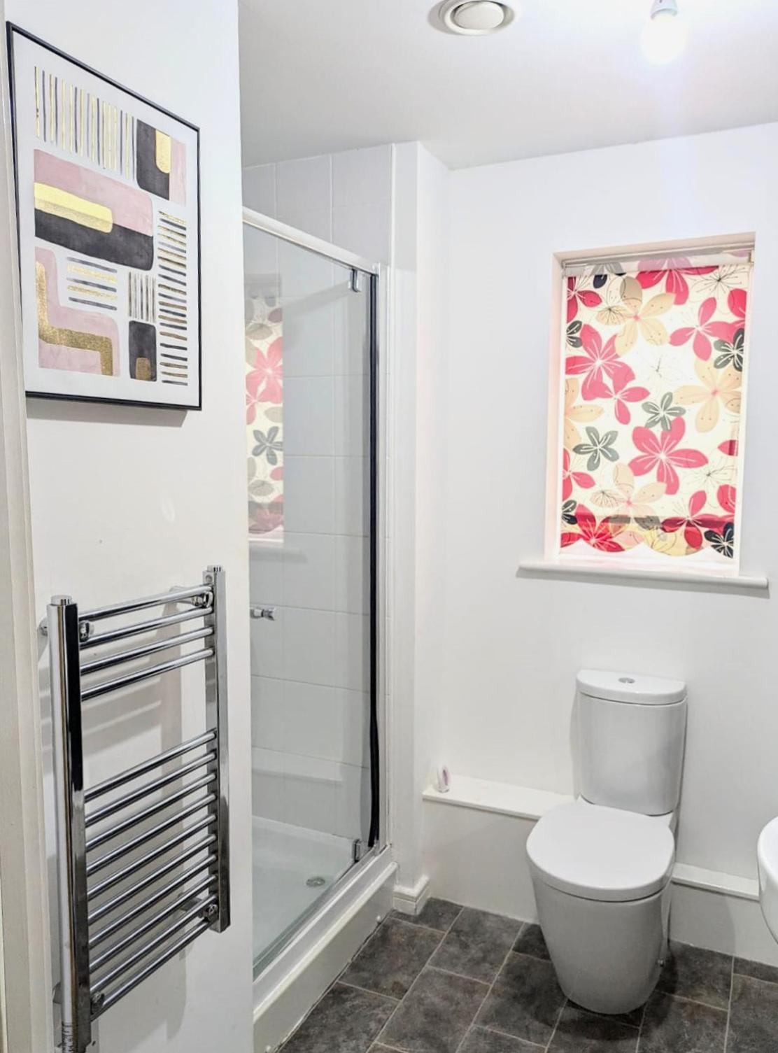 Apartment Bright 1 Bedroom Flat With Parking & Wifi For 3 Guests - Salford Uni, Victoria Station, Ao Arena Manchester