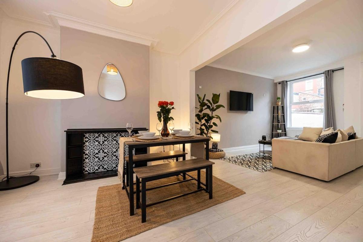 Spacious & Cozy In Salford *