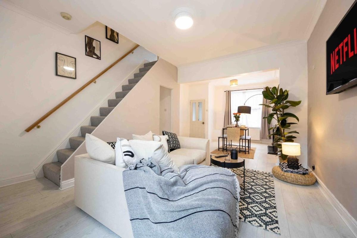 Holiday home Spacious & Cozy In Salford