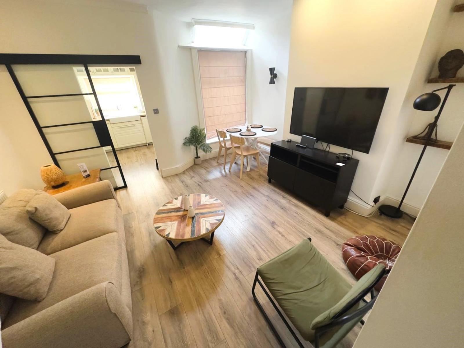 Holiday home Littleton Co-Living - Private Room Self-Cater *