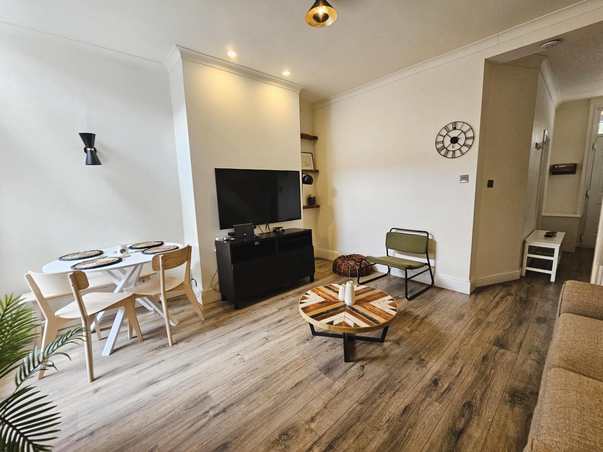 Littleton Co-Living - Private Room Self-Cater Holiday home Manchester