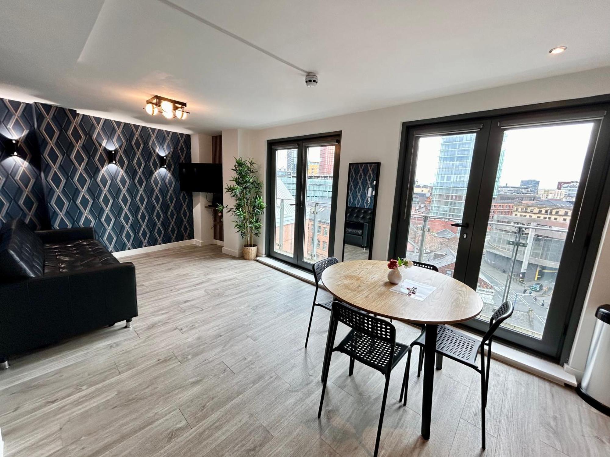 Centre, Floor Apartment, Two Balconies * Manchester