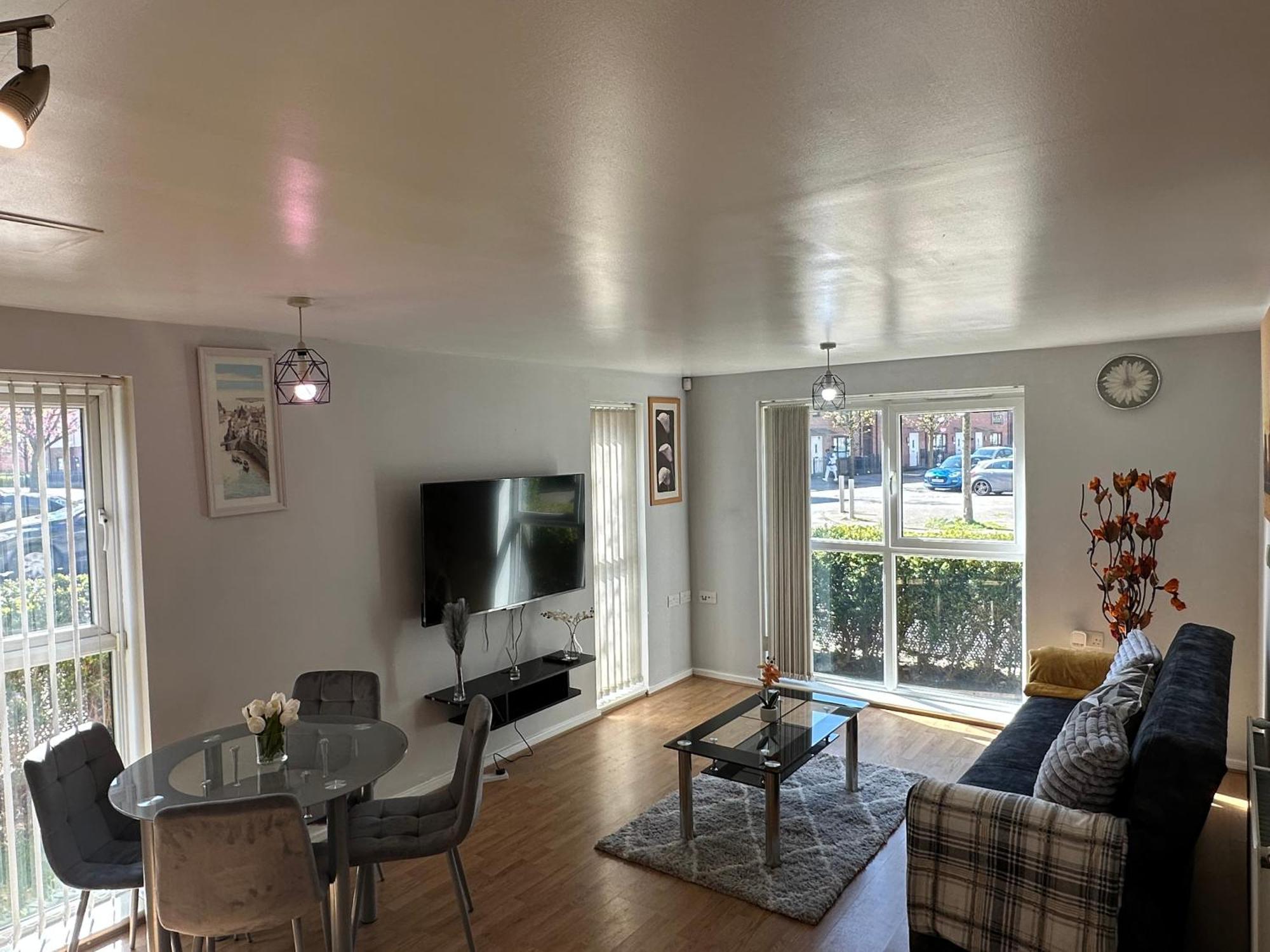 Inside City, Modern & Luxurious 2 Bed Apartment, Entire Unit * Manchester