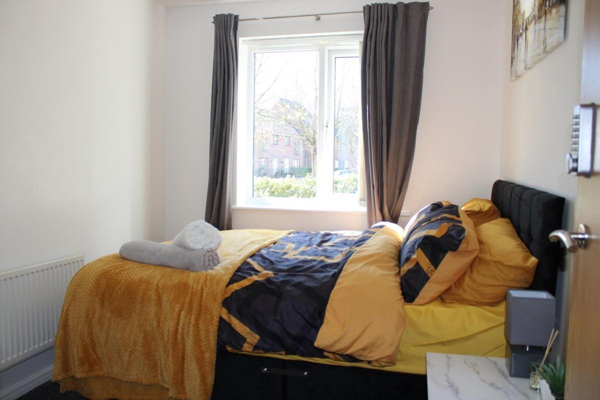Inside City, Modern & Luxurious 2 Bed Apartment, Entire Unit Apartment Manchester