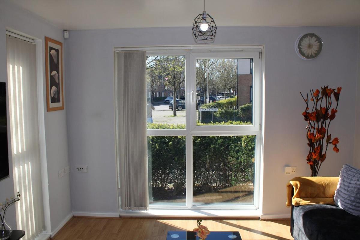 Apartment Inside City, Modern & Luxurious 2 Bed Apartment, Entire Unit Manchester