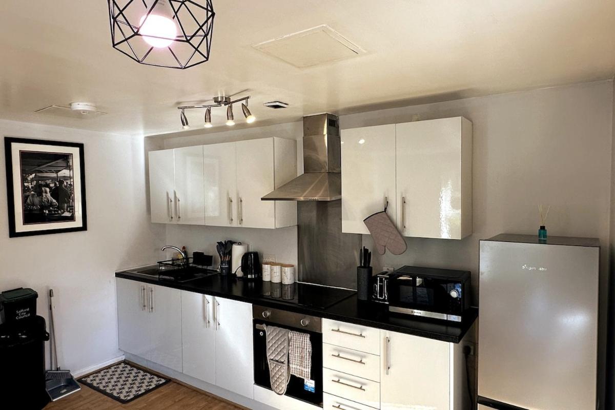Inside City, Modern & Luxurious 2 Bed Apartment, Entire Unit Apartment