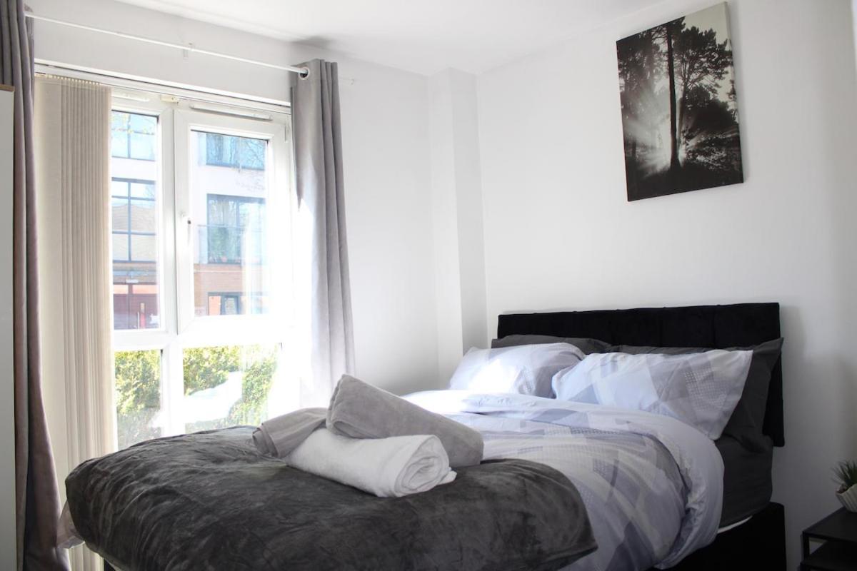 Inside City, Modern & Luxurious 2 Bed Apartment, Entire Unit * Manchester