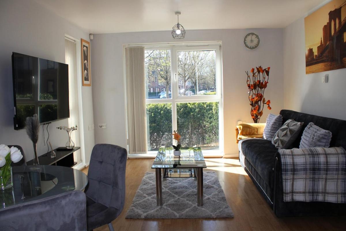 Inside City, Modern & Luxurious 2 Bed Apartment, Entire Unit Apartment