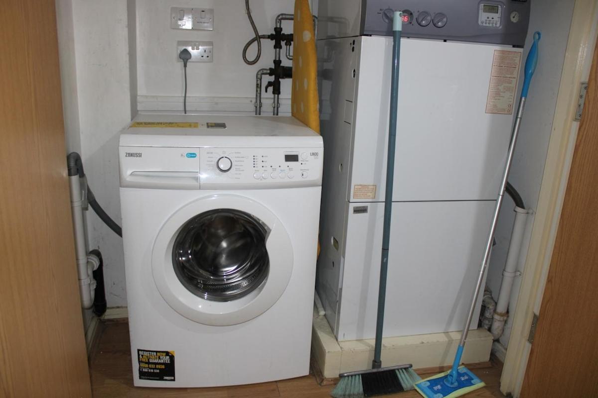 Inside City, Modern & Luxurious 2 Bed Apartment, Entire Unit Apartment Manchester
