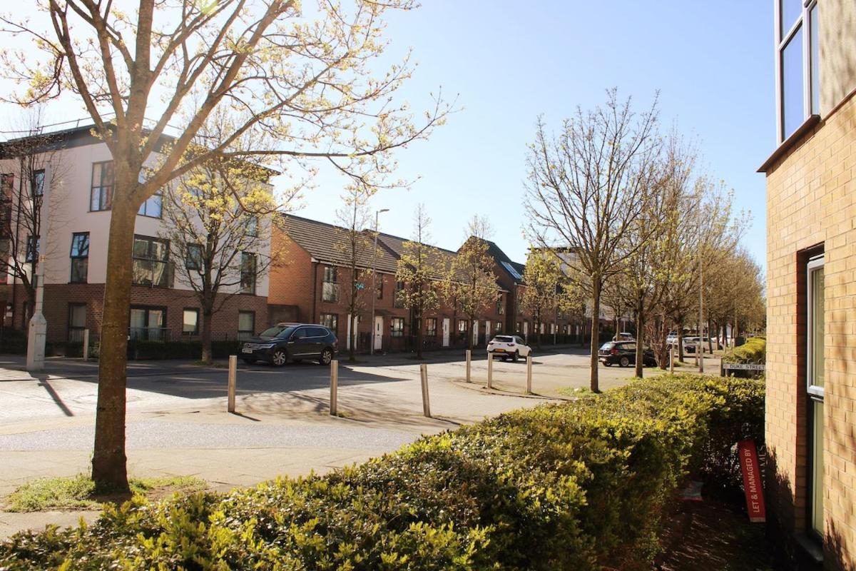Inside City, Modern & Luxurious 2 Bed Apartment, Entire Unit Apartment *