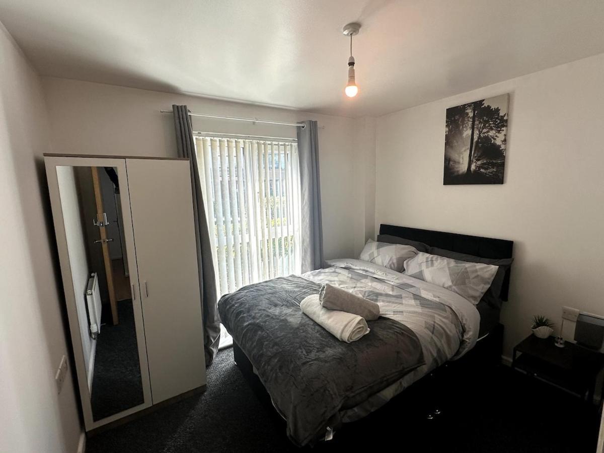 Inside City, Modern & Luxurious 2 Bed Apartment, Entire Unit * Manchester