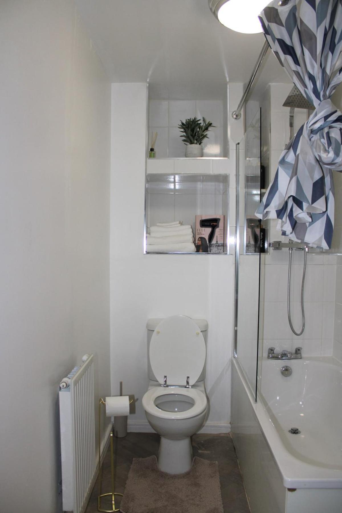 Apartment Inside City, Modern & Luxurious 2 Bed Apartment, Entire Unit *
