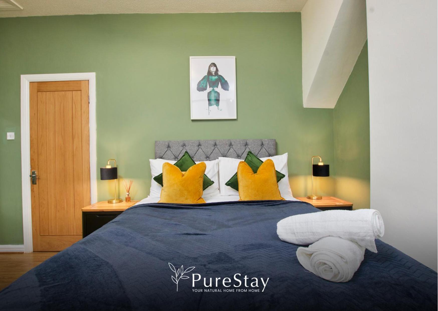 Three Bedroom House By Purestay Short Lets & Serviced With Free Parking Manchester