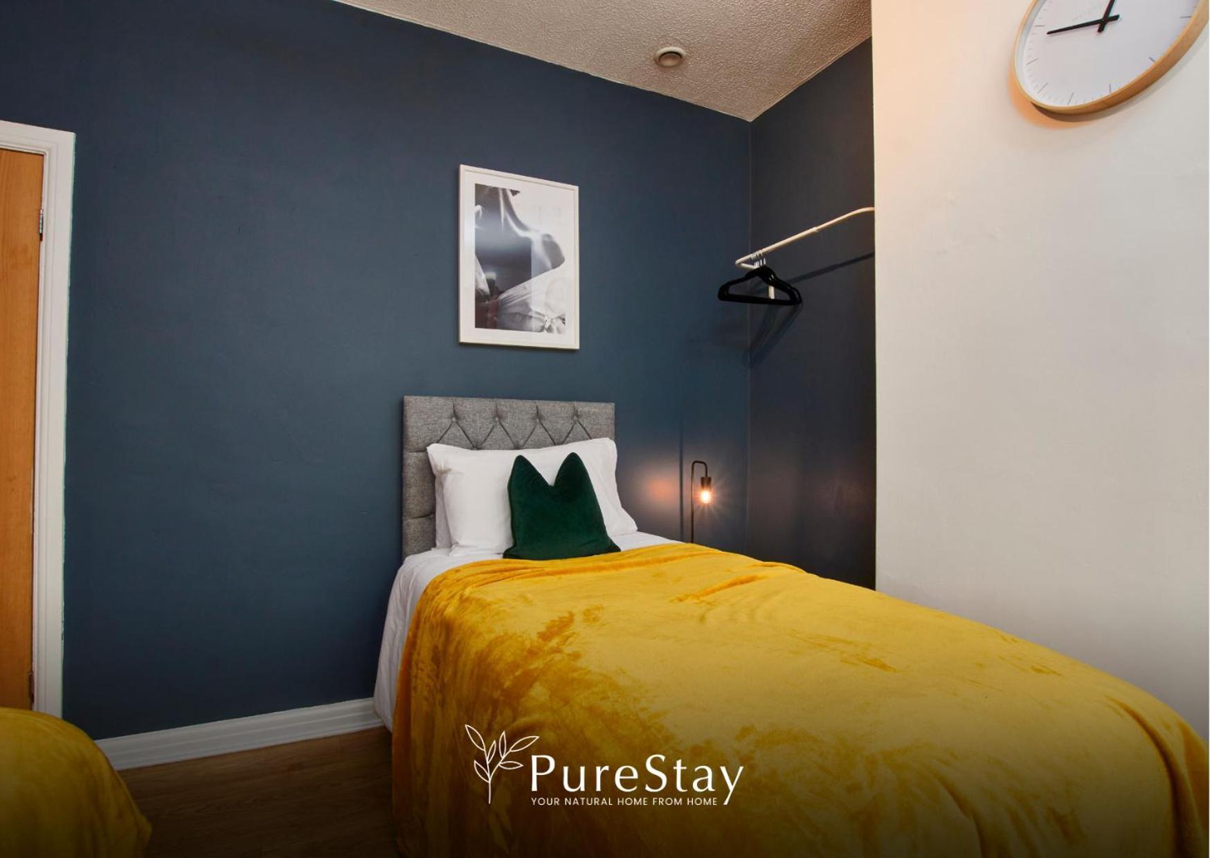 Vakantiehuis Three Bedroom House By Purestay Short Lets & Serviced With Free Parking *