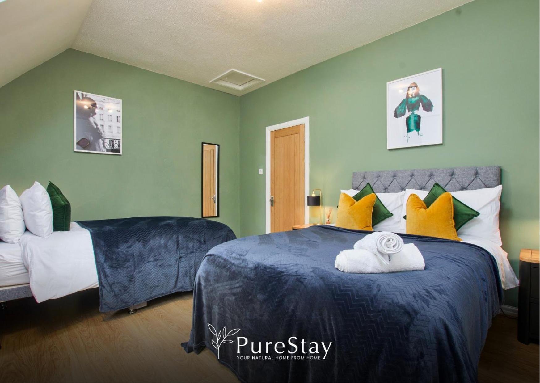 Three Bedroom House By Purestay Short Lets & Serviced With Free Parking