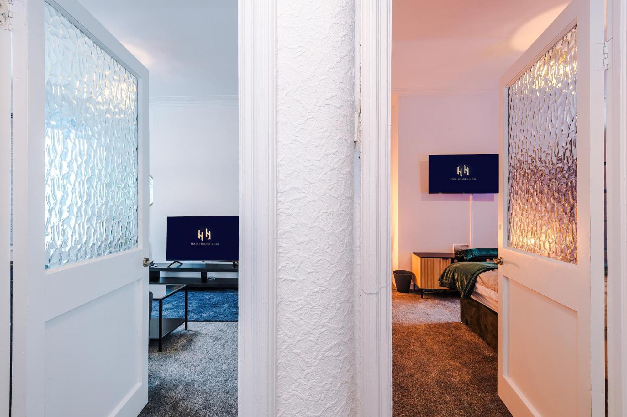 Large 3 Bed House Sleeps 6 By Host A *