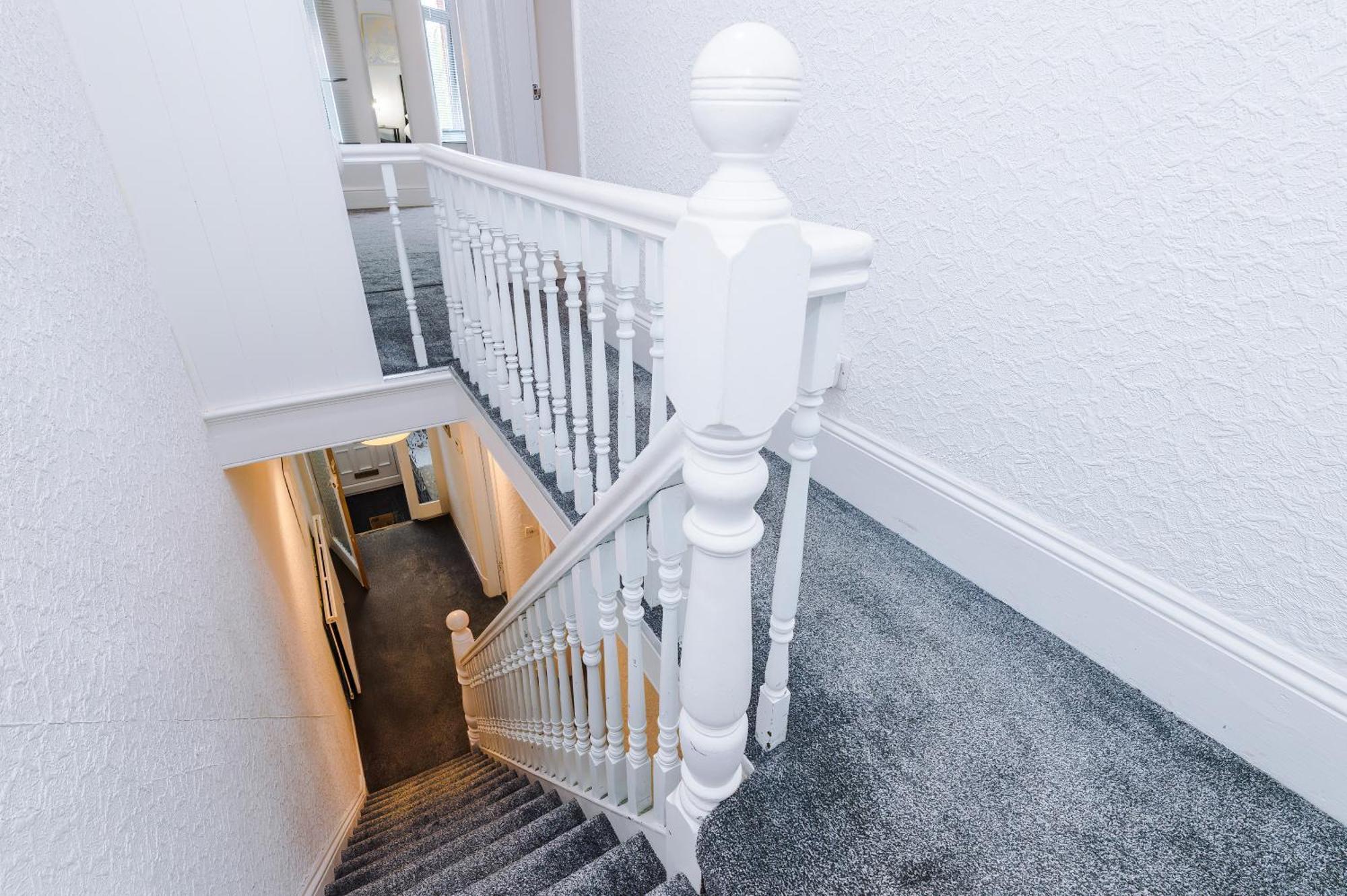 Large 4 Bed House Sleeps 8 By Host A Vakantiehuis