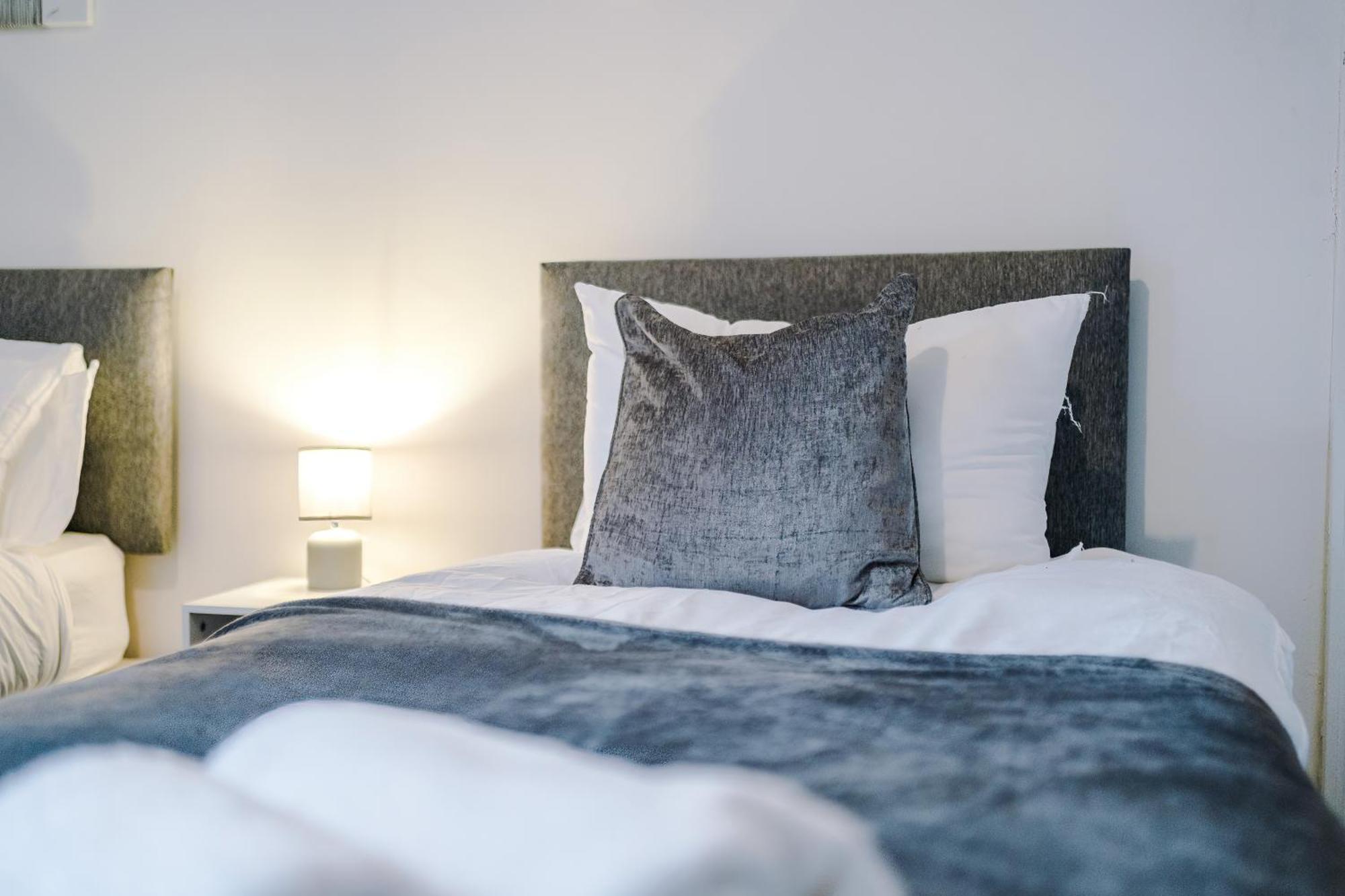 Large 4 Bed House Sleeps 8 By Host A Vakantiehuis