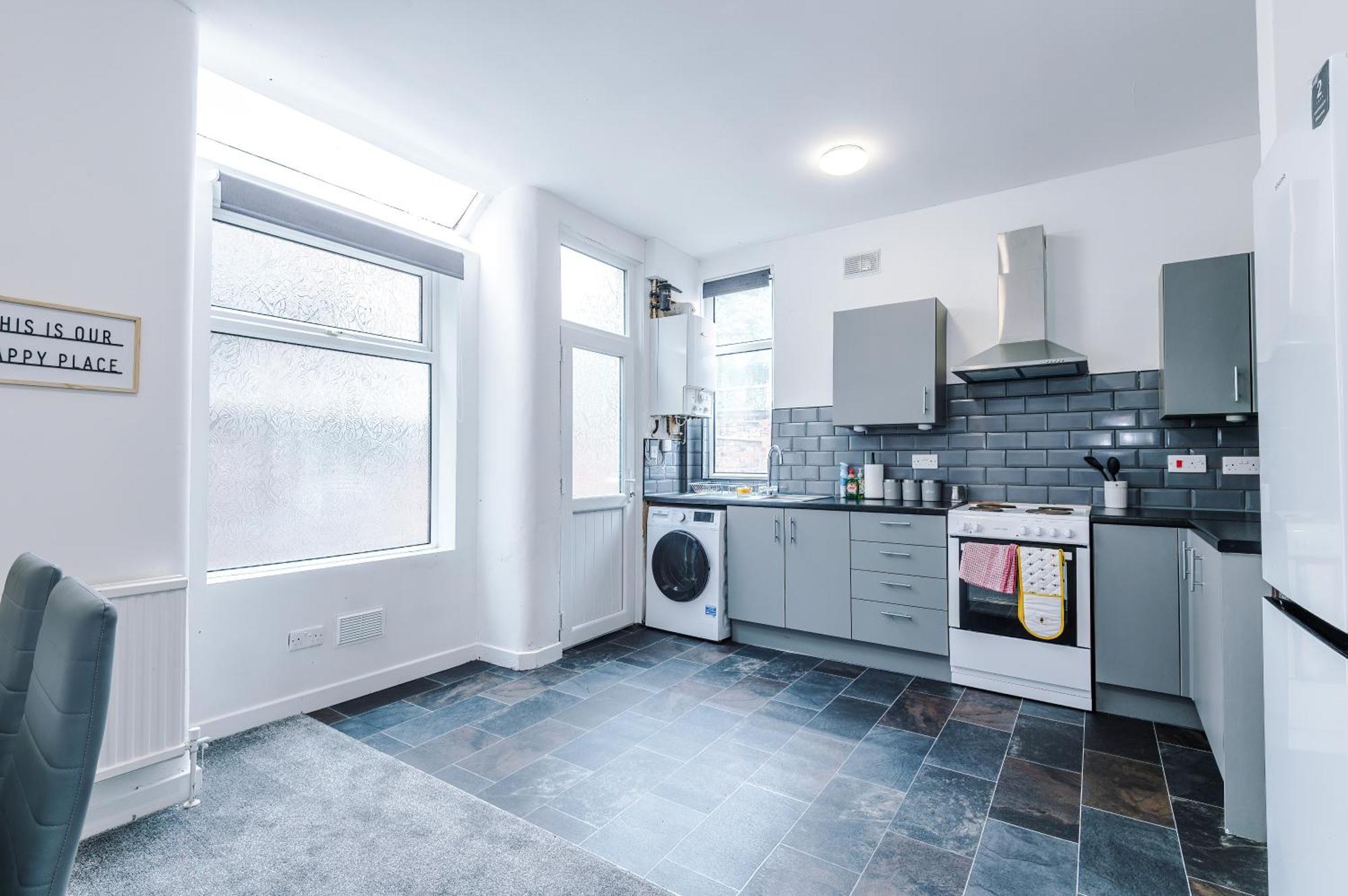 Large 3 Bed House Sleeps 6 By Host A Holiday home