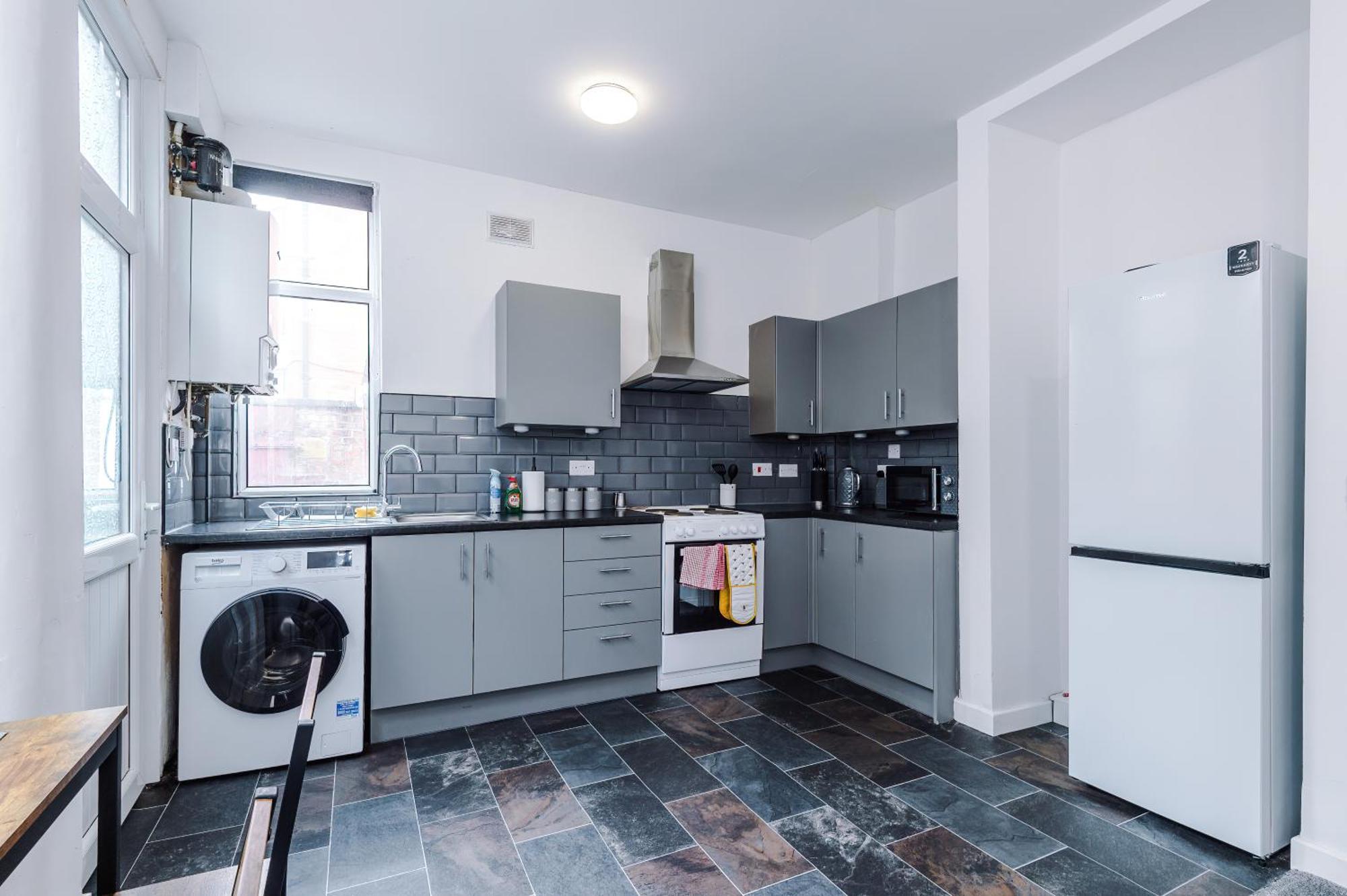 Large 3 Bed House Sleeps 6 By Host A * Manchester
