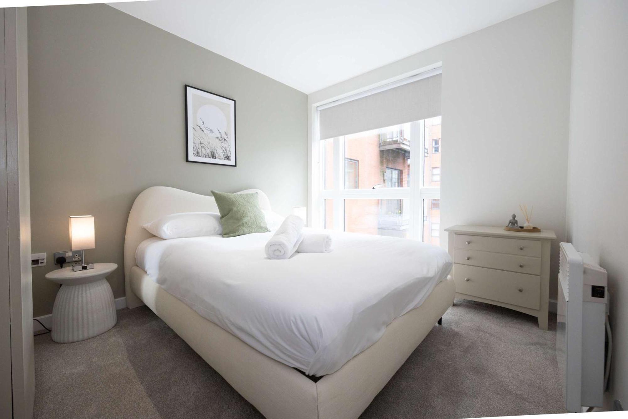 2 Bed Flat Free Parking By Superhost *