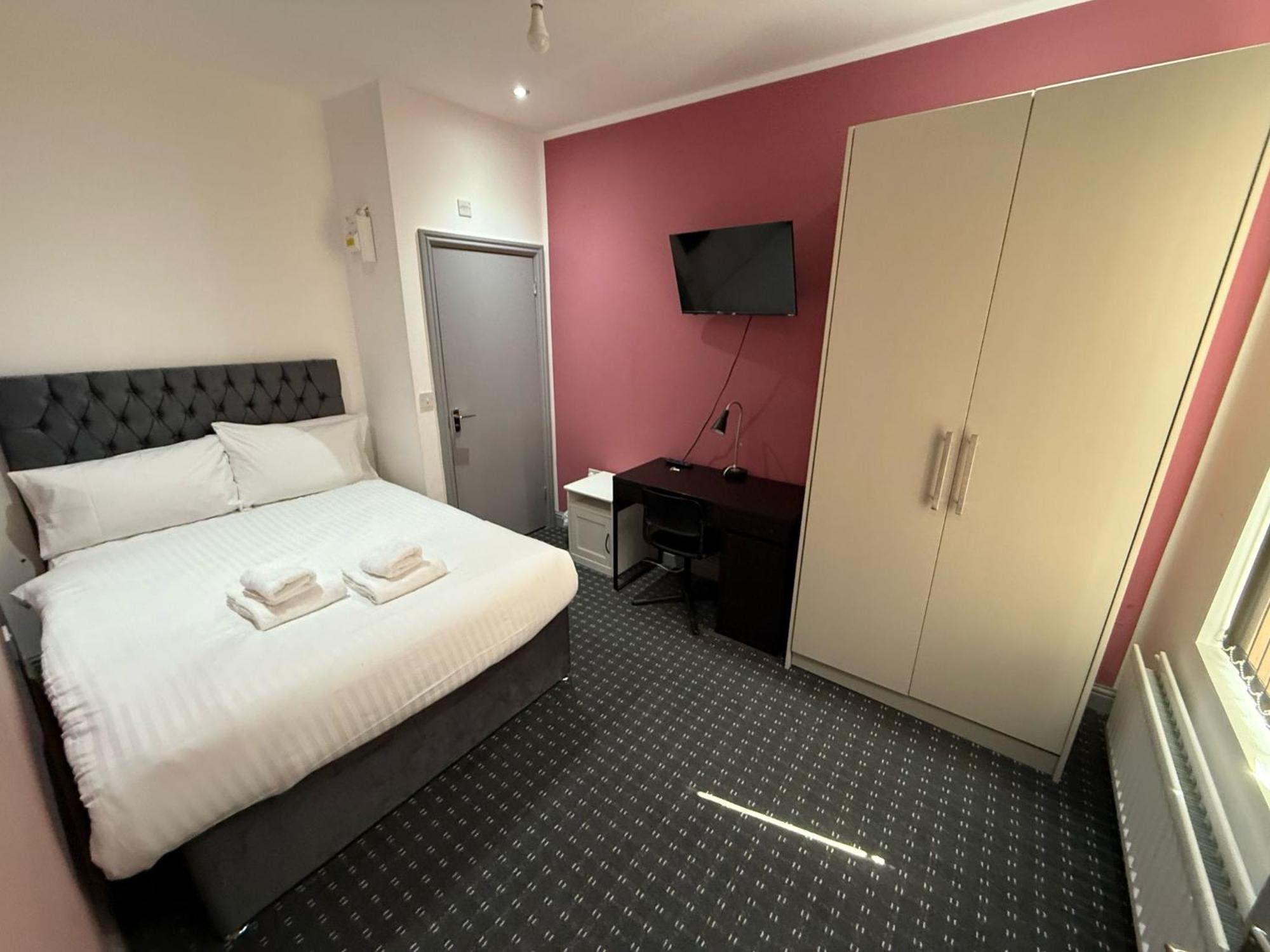 Landcross Co-living - Private Self-cater Manchester