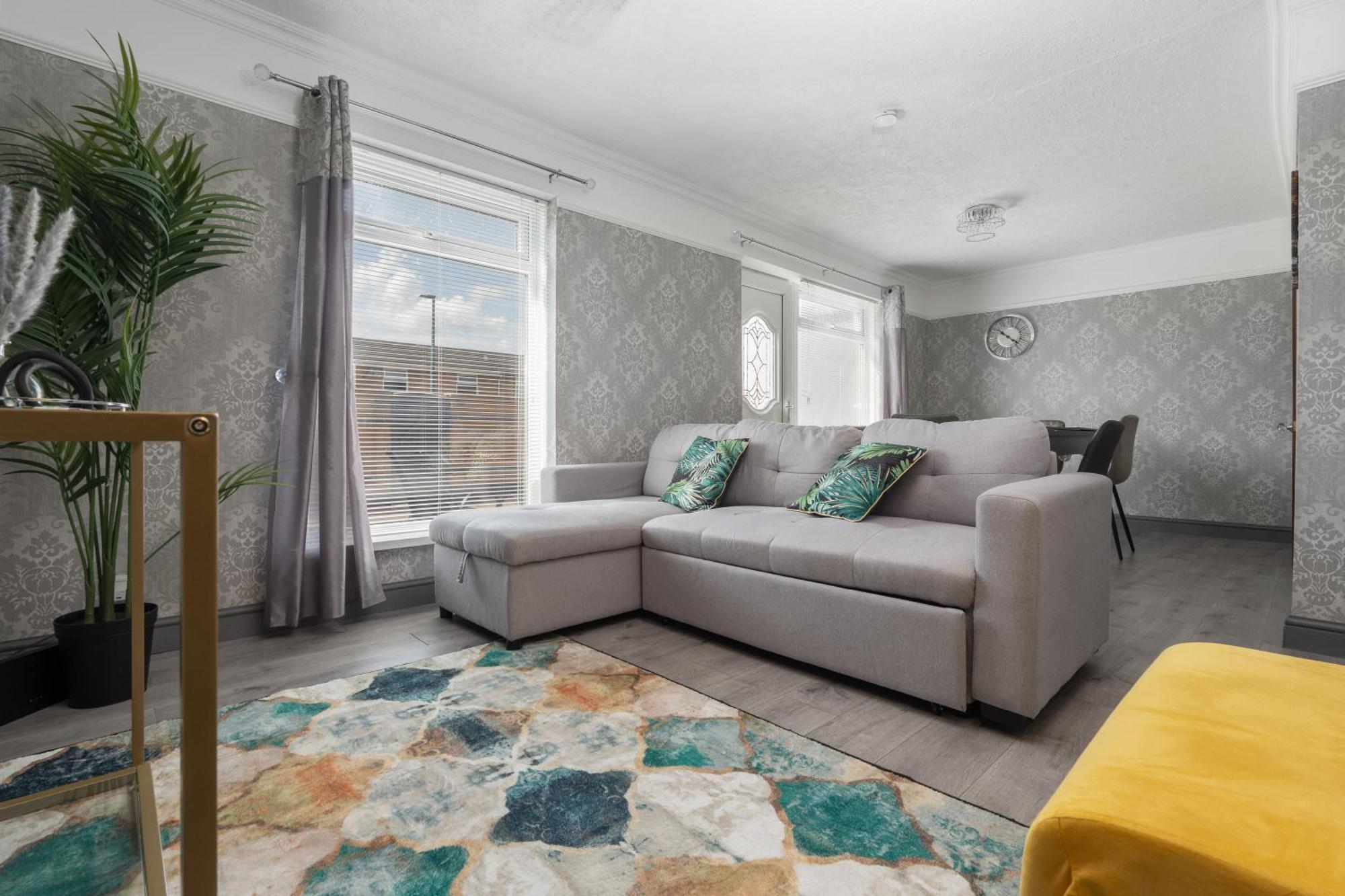 Vakantiehuis Boutique 3bd Opposite Etihad & Coop - Free Parking - Pool Table