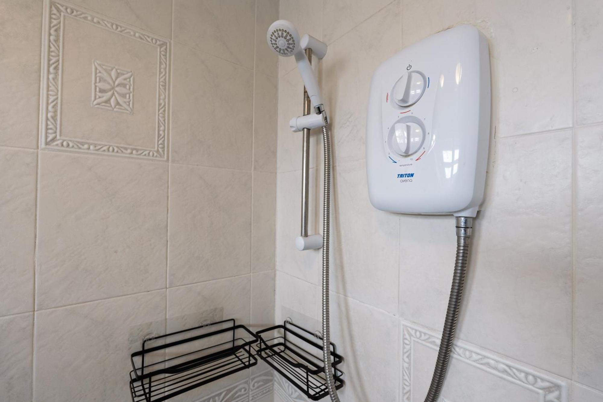 Vakantiehuis Boutique 3bd Opposite Etihad & Coop - Free Parking - Pool Table