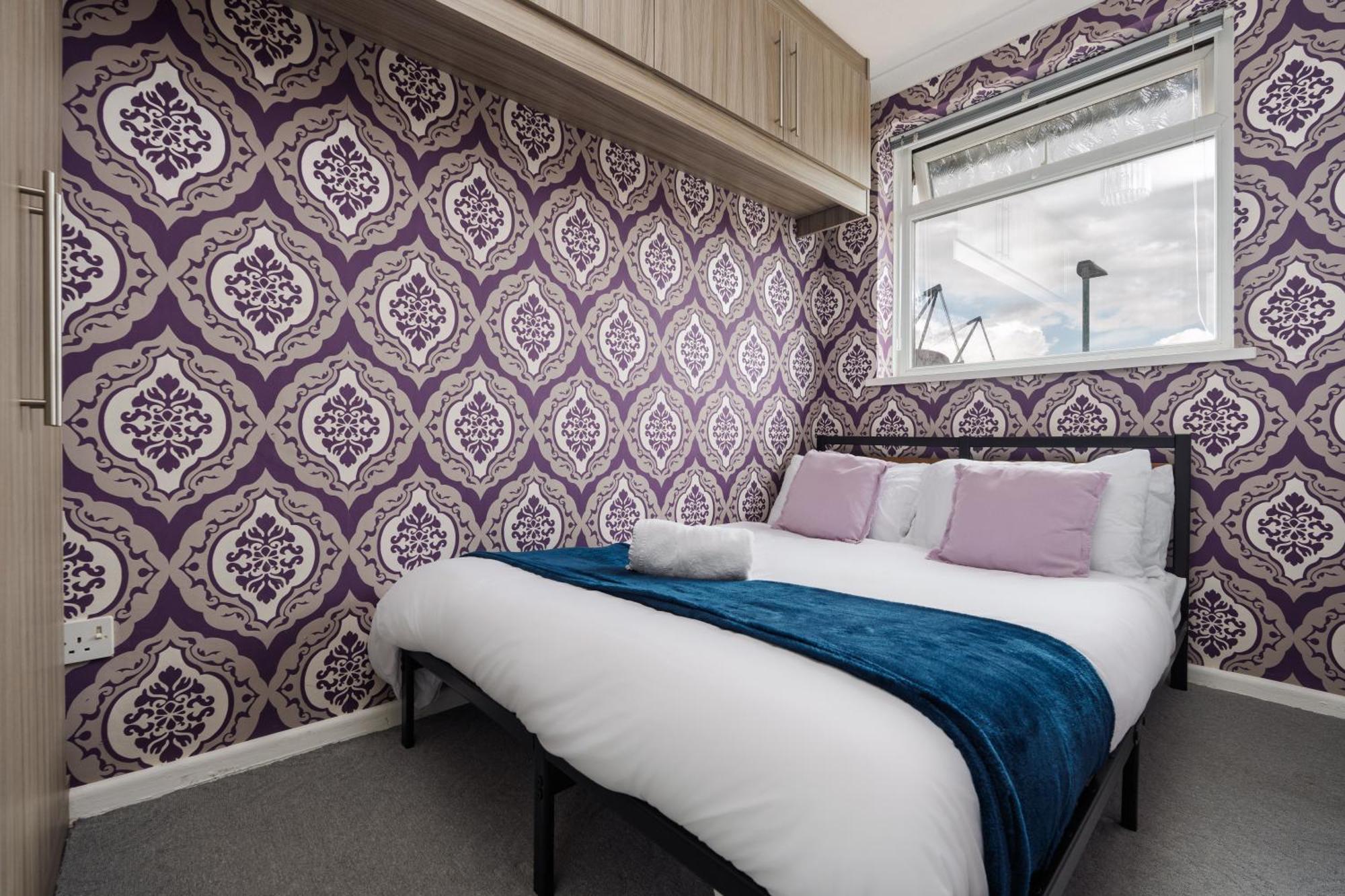 Boutique 3bd Opposite Etihad & Coop - Free Parking - Pool Table Vakantiehuis Manchester