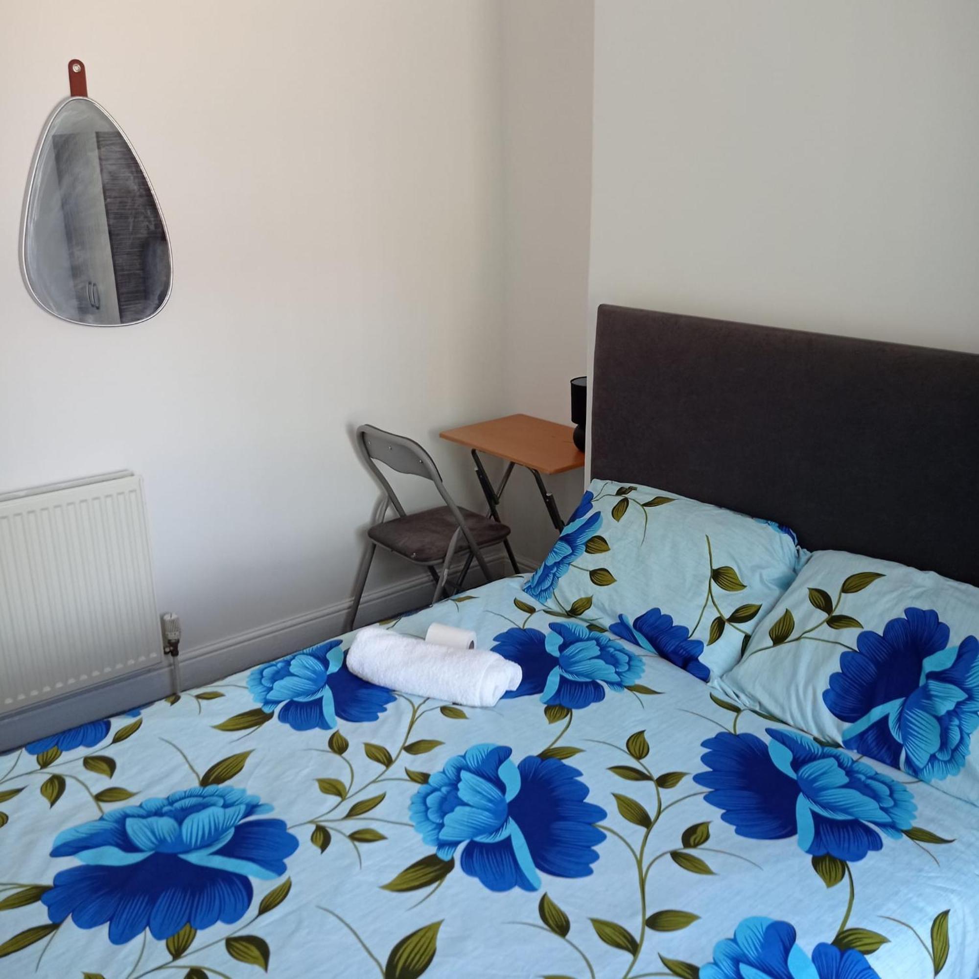 Guest house Double-bedroom In The Heart Of Salford Perfect For Short Lt1