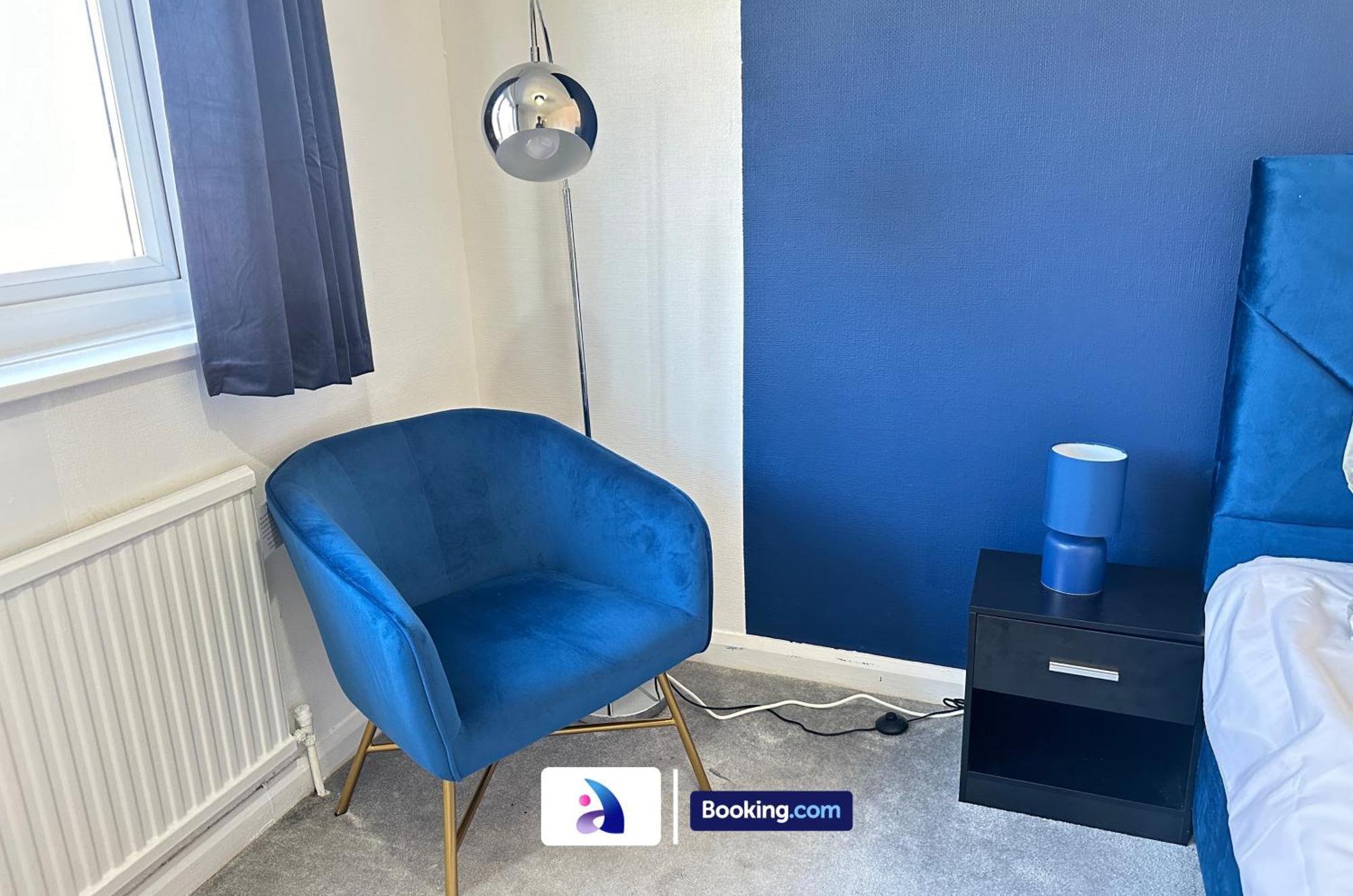 Vakantiehuis Discounted - 3-bed By Avalora Short Lets & Serviced Old Trafford With Pool & Tennis Table - Driveway Manchester