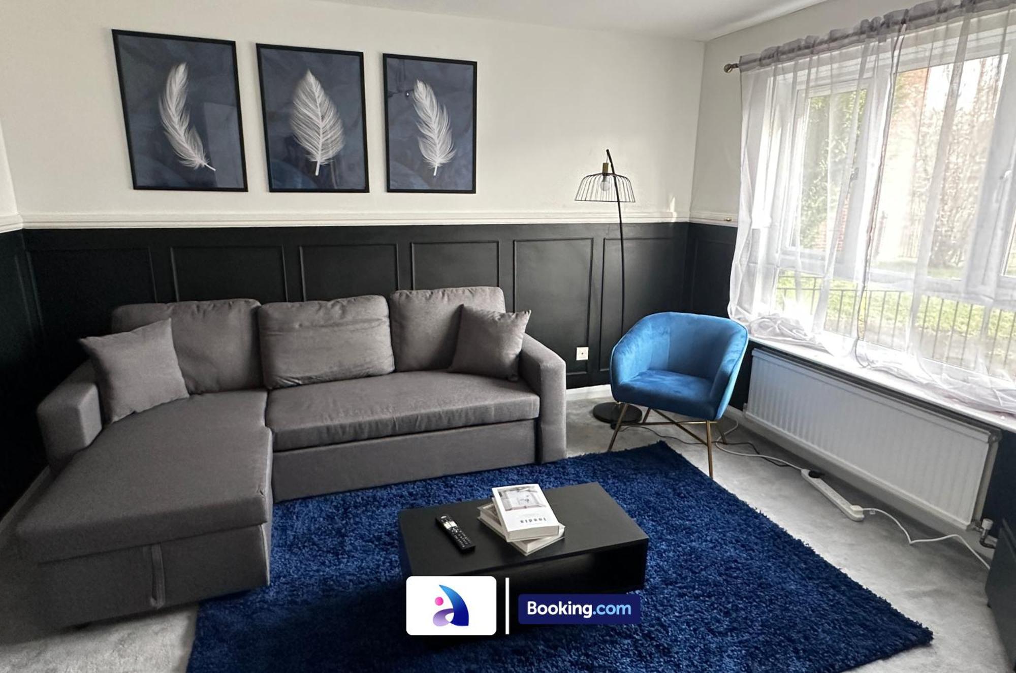 Discounted - 3-bed By Avalora Short Lets & Serviced Old Trafford With Pool & Tennis Table - Driveway * Manchester