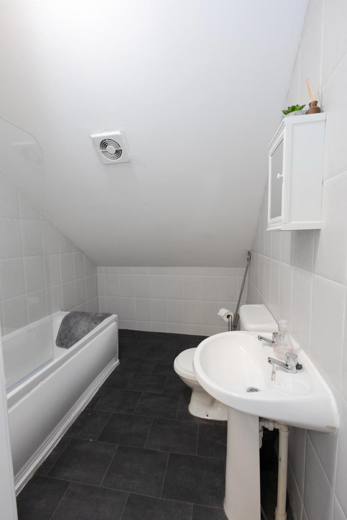 Apartment Feel Floor In M16