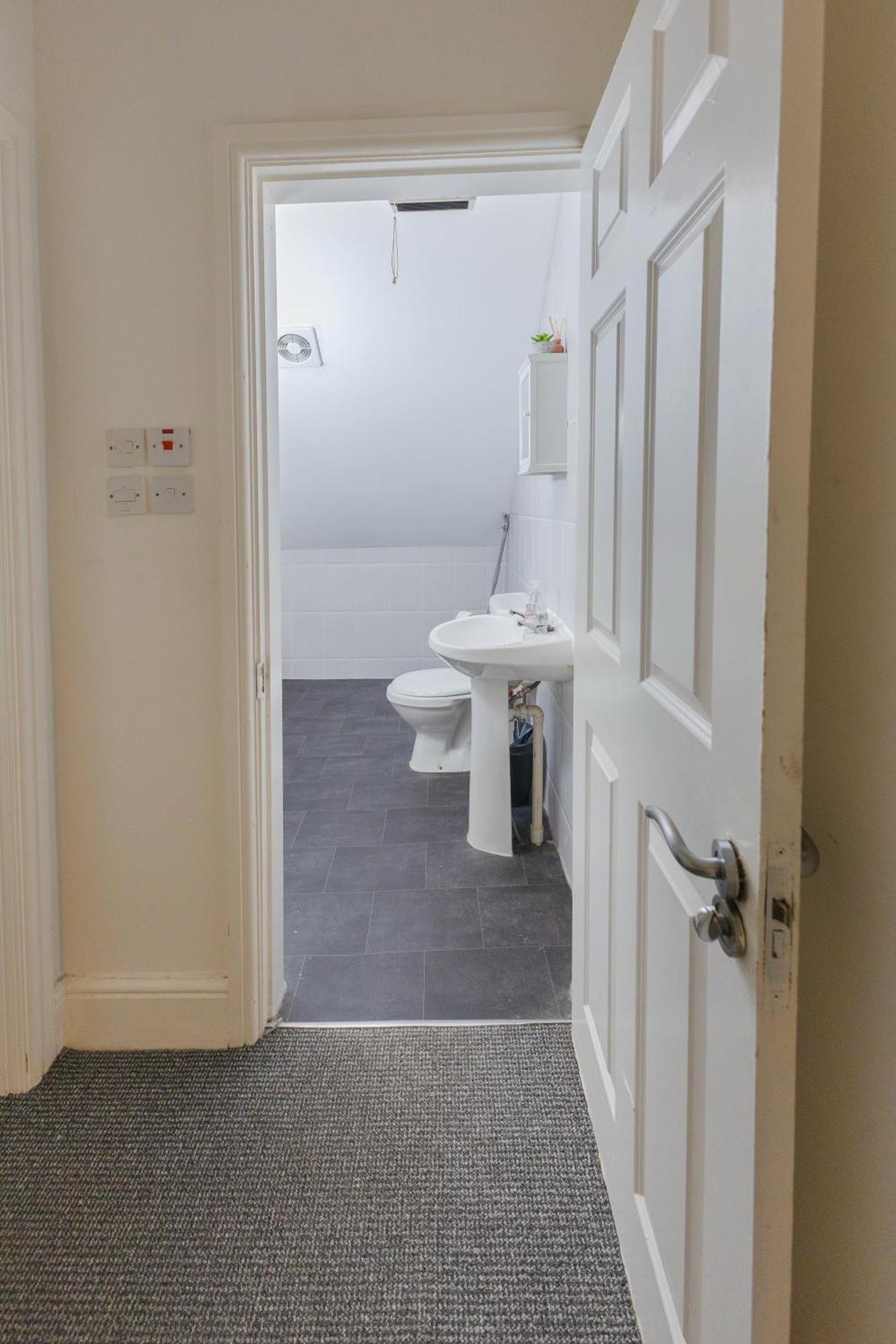 Feel Floor In M16 Apartment