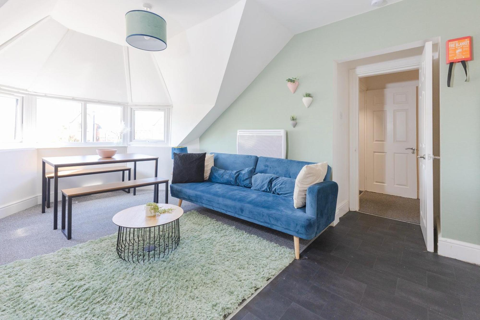 Feel Floor In M16 Apartment Manchester