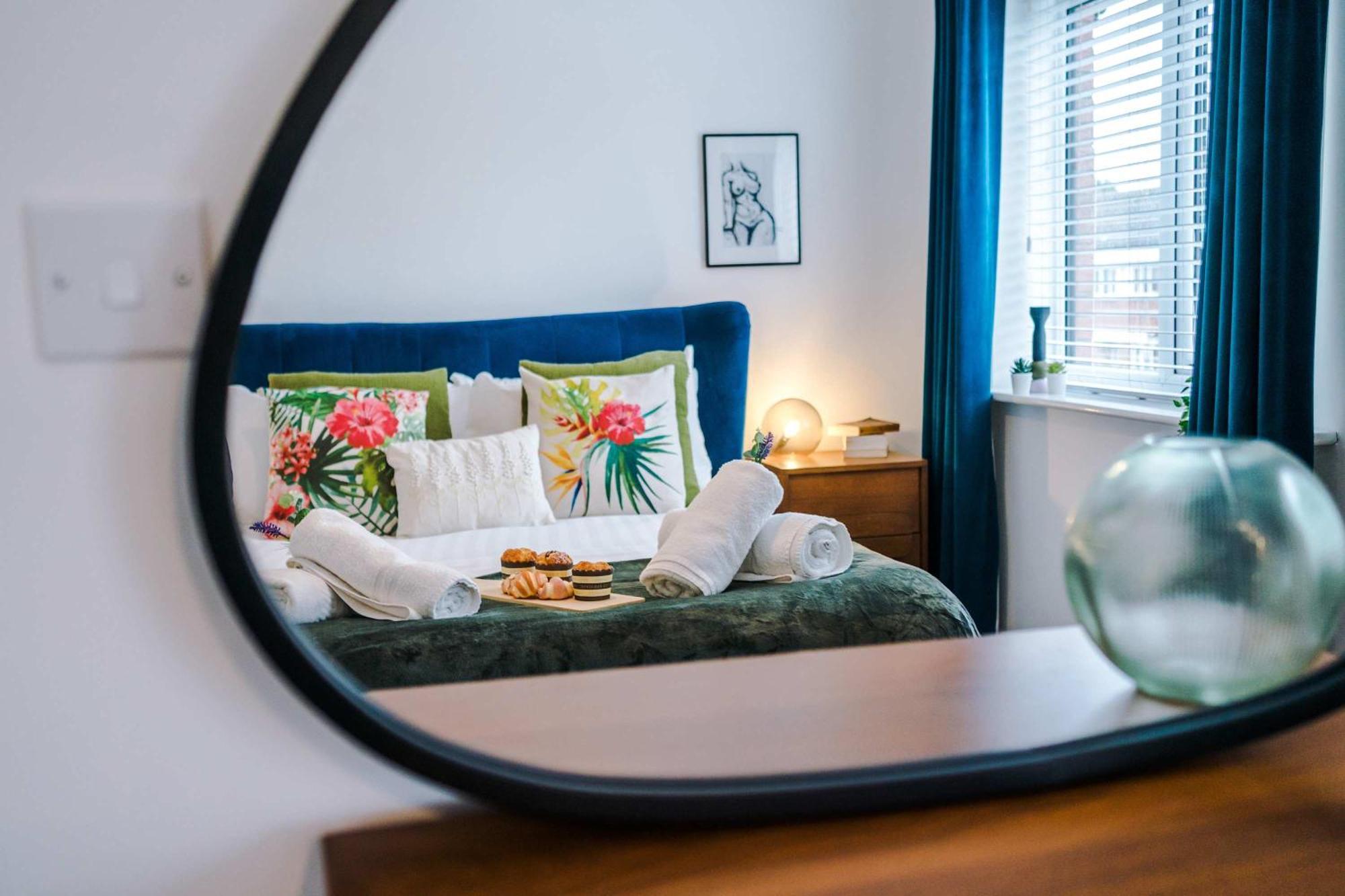 Spacious & Bright 2-bed By 53 Degrees Property, Perfect For Couples With Parking & Garden